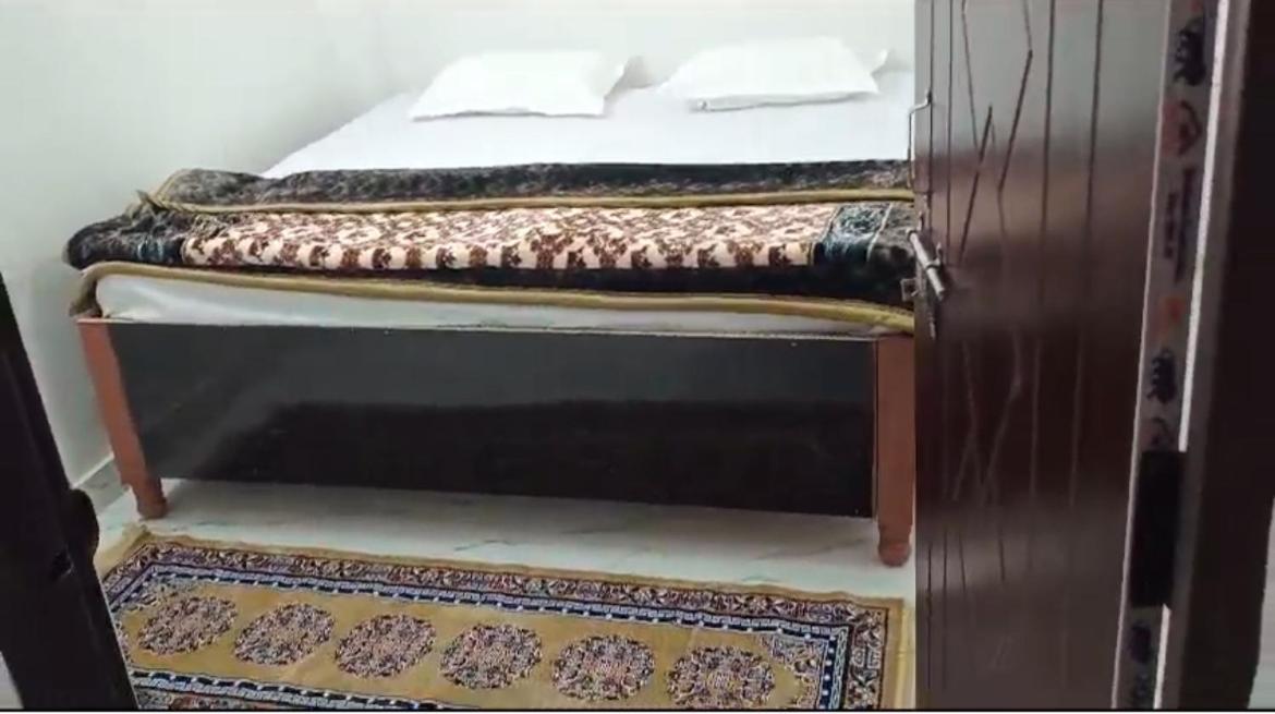 White House Homestay Prayagraj Exterior foto